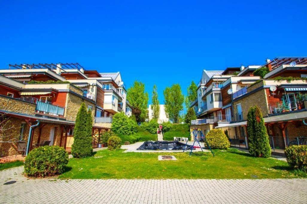 Cool & Pool Apartman Balatonfured Exterior photo