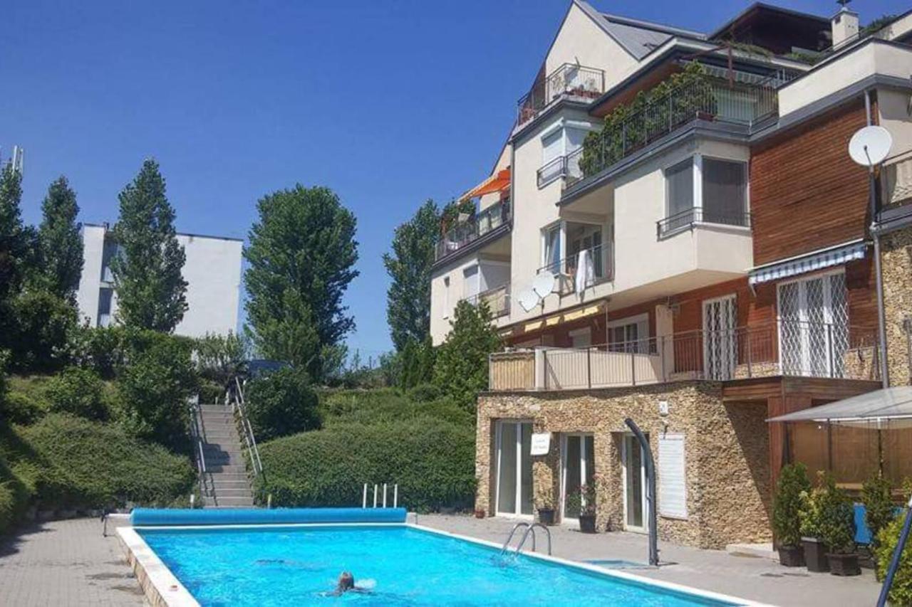 Cool & Pool Apartman Balatonfured Exterior photo